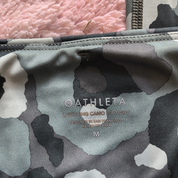Athleta Lightning Camo 7/8 Tight Leggings Size Large - Picture 10 of 11